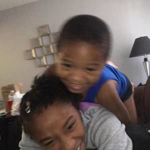 Meet your Posher, Avery